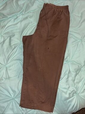 Brown capris